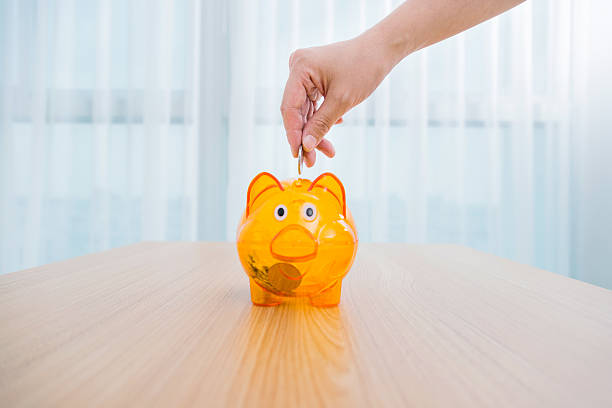 piggy bank salvar - piggy bank front view coin bank single object - fotografias e filmes do acervo