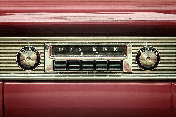 oxiderer hvor som helst af Retro Styled Image Of An Old Car Radio Stock Photo - Download Image Now - Radio, Car, Old-fashioned - iStock oxiderer hvor som helst af Retro Styled Image Of An Old Car Radio Stock Photo - Download Image Now - Radio, Car, Old-fashioned - iStock