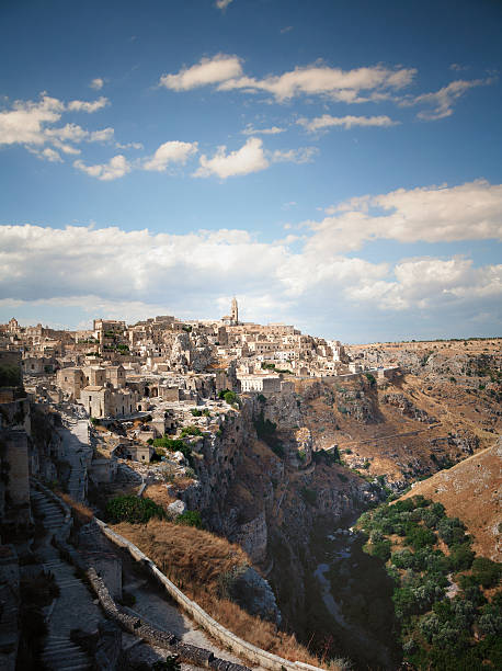 na direção oposta ao litoral, matera sassi, itália - tuscany abandoned - fotografias e filmes do acervo