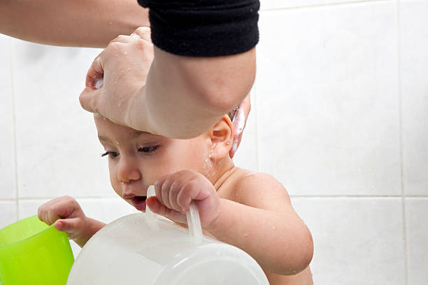 istock Baby in a bathtub 528712171
