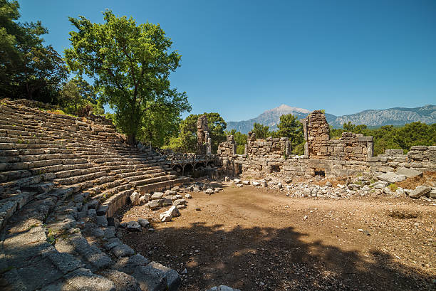 antiga antigo teatro na cidade de phaselis, destrict antália, turquia - anatolya imagens e fotografias de stock