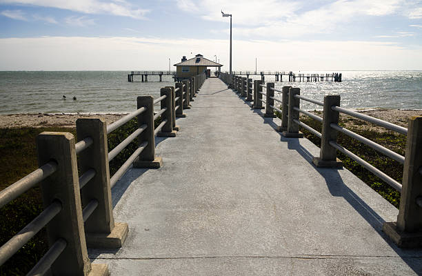 istock Bay Pier Fort De Soto State Park 528721682