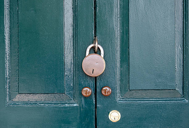 istock Green Retro door with antique padlock 528722946