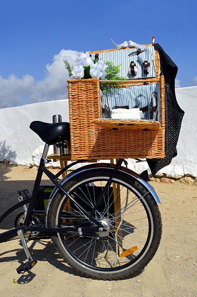 istock Picnic basket on a bicycle in Portugal 528724371