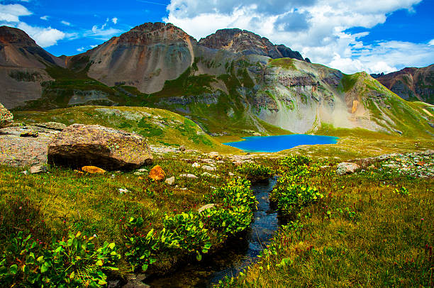 crystal clear blue lake in ghiaccio lago artificiale alta valle - natural basin foto e immagini stock