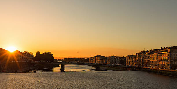 istock Sunset panorama of the river in Florence 528732434