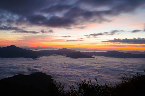 восход солнца в doi пха тан - doi pha tang стоковые фото и изображения