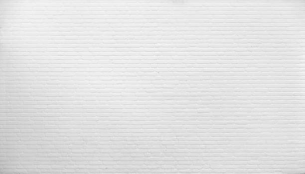 muro de ladrillos pintados con pintura blanca. - brick fotografías e imágenes de stock