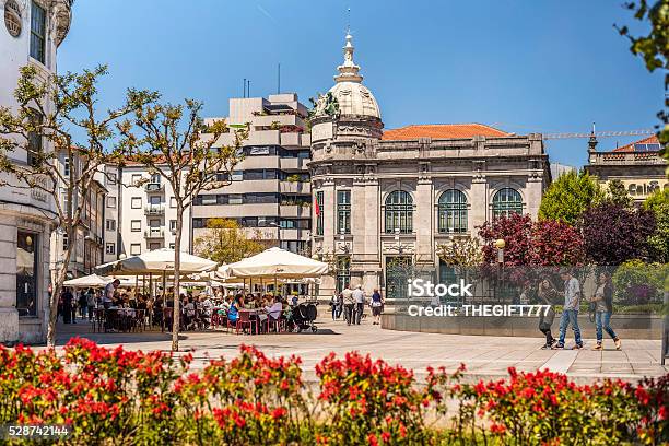 Braga Centro Da Cidade Quadrada E No Exterior Do Restaurante - Fotografias de stock e mais imagens de Distrito de Braga