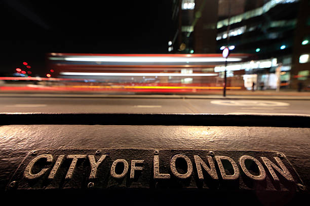 la city de londres, ville, la nuit, trainées de lumières - lindre photos et images de collection