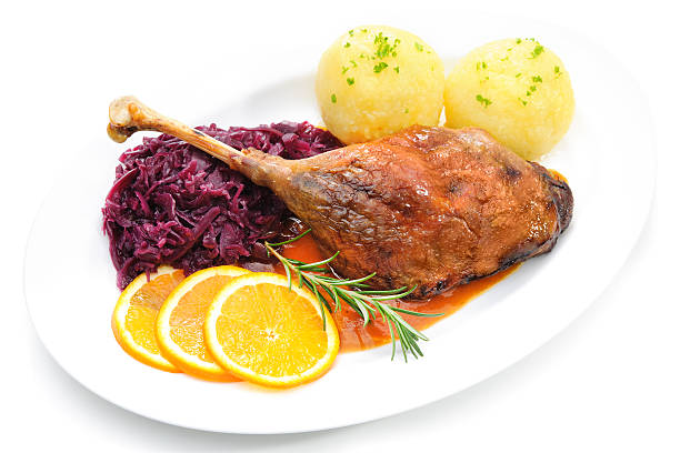 boże narodzenie gęś - goose roasted goose meat spit roasted zdjęcia i obrazy z banku zdjęć