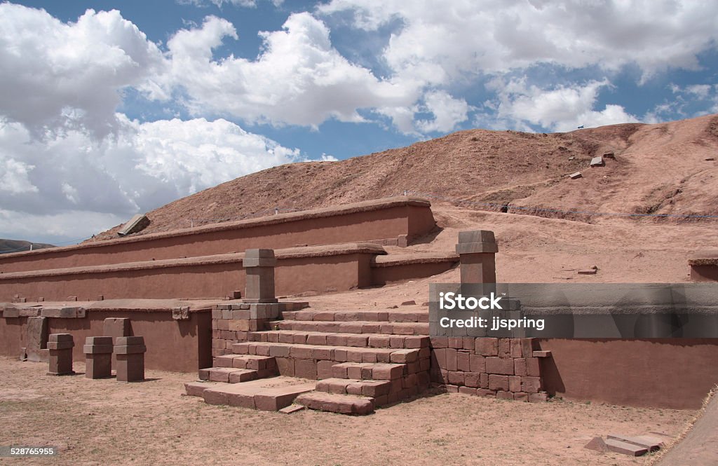 Alte Pyramid Akapana in Tiwanaku, precolombian Kultur, Bolivien - Lizenzfrei Altiplano Stock-Foto Alte Pyramid Akapana in Tiwanaku, precolombian Kultur, Bolivien - Lizenzfrei Altiplano Stock-Foto