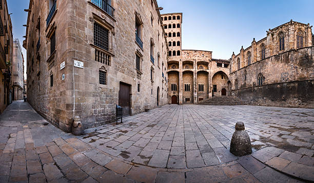 торре, и палау mirador del lloctinent на placa del rei - gotic стоковые фото и изображения