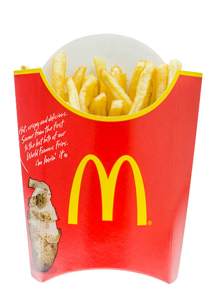 マクドナルドでフライドポテト - mcdonalds french fries branding sign ストックフォトと画像