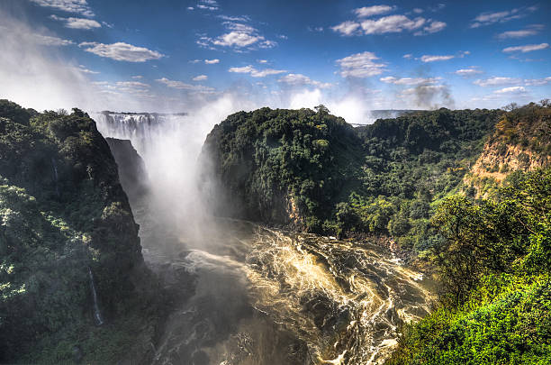 chutes victoria - victoria falls waterfall zimbabwe zambia photos et images de collection