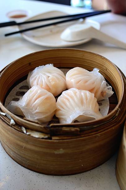istock Chinese dim sum Hagao in bamboo basket 528795043