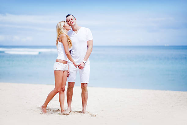 istock Couple hugging on the beach 528795793
