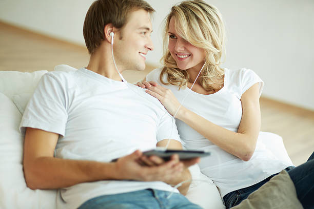 istock Listening to music 528825689