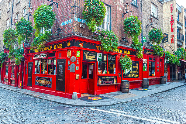 il temple bar - dublin ireland bridge hapenny penny foto e immagini stock