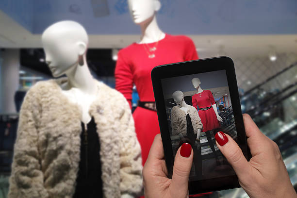 istock Tablet Window shopping or showrooming 528832385