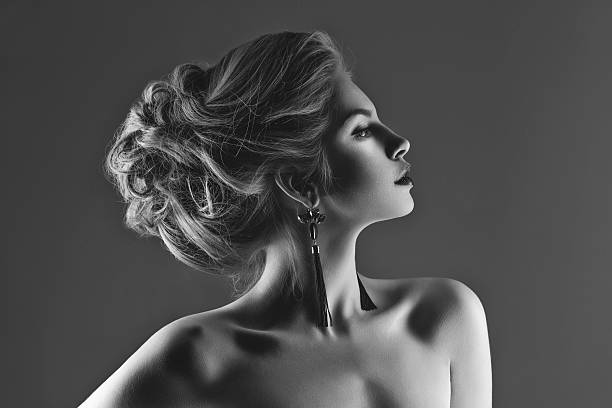 istock Beautiful girl with long neck 528891562