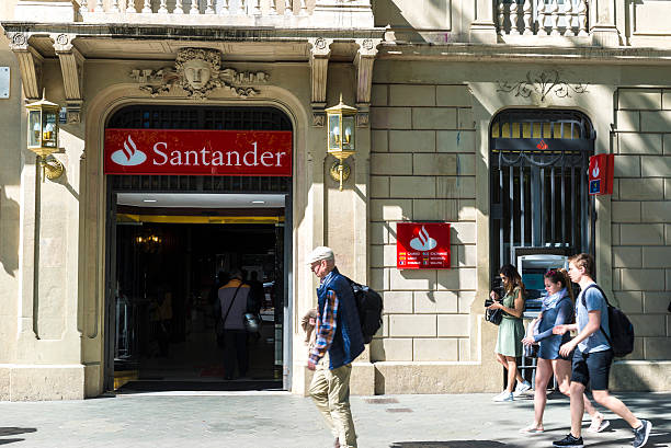 santander oddziale banku w barcelonie - gracia zdjęcia i obrazy z banku zdjęć