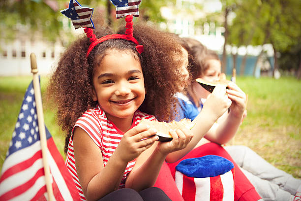 istock Children enjoy July 4th 528895292
