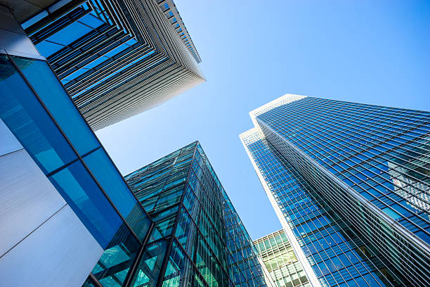 istock Business office building in London, England 528902008