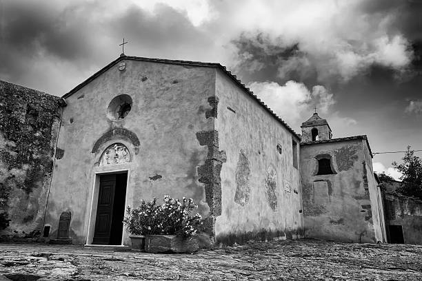 istock Small church in italy 528905305