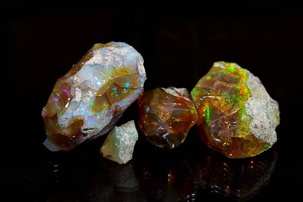 précieux opale - coober pedy photos et images de collection