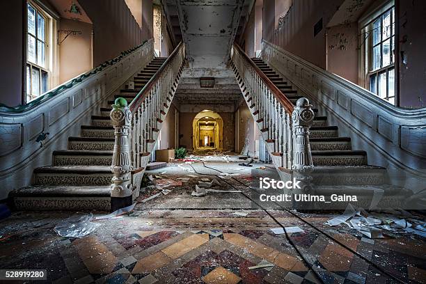 Foto de Abandonado Hospital Psiquiátrico e mais fotos de stock de Abandonado - Abandonado, Assustador, Ausência
