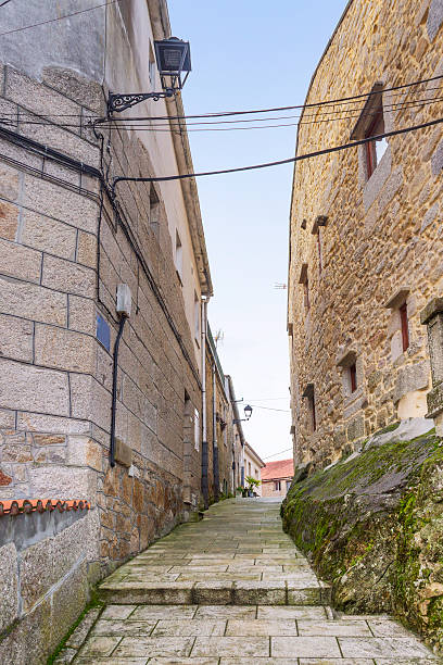 istock Narrow and up street 528921906