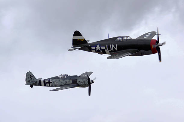 avions anciens combattants de la seconde guerre mondiale vol - p 47 thunderbolt photos et images de collection