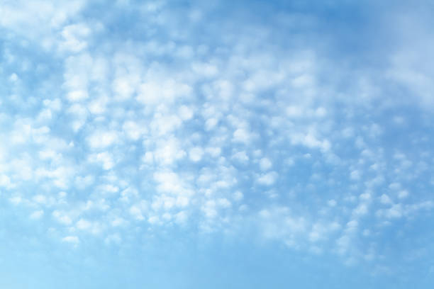 białe chmury na niebie - white cloud mountains zdjęcia i obrazy z banku zdjęć