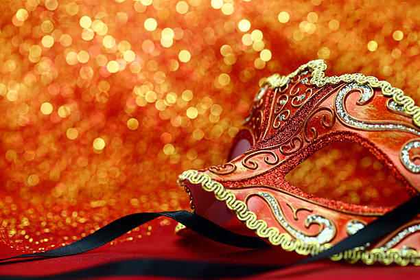 istock Vintage carnival mask in front of glowing background 528928259