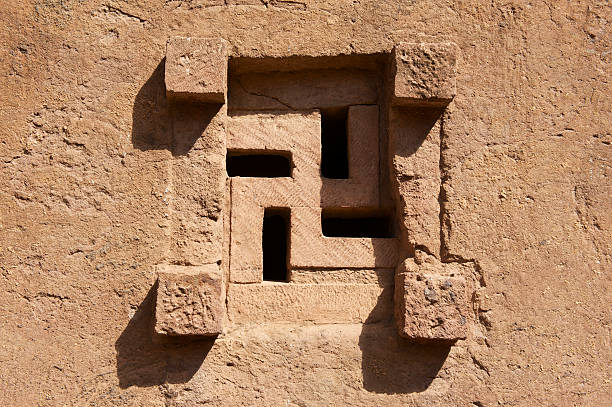 okno kołyszą-hewn kościół w lalibela, etiopia - swastyka hinduska zdjęcia i obrazy z banku zdjęć