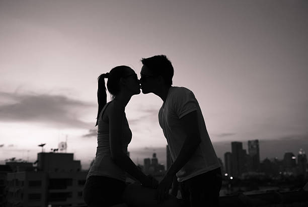 istock Romantic couple kissing 528958538