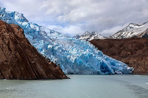 istock Grey Glacier - Patagonia - Chile 528959114