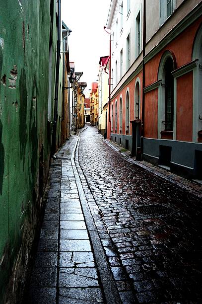 istock Narrow Street 528959401