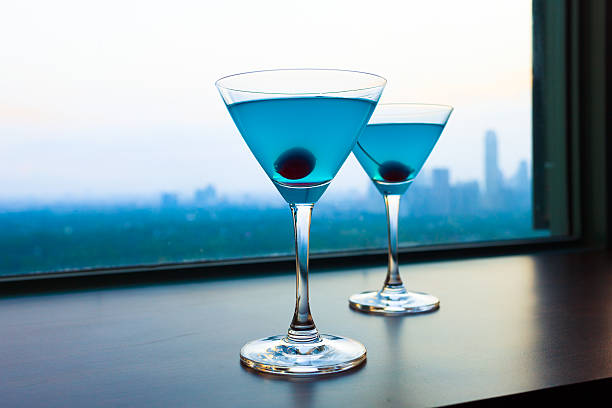 istock Cocktails with city view 528960398