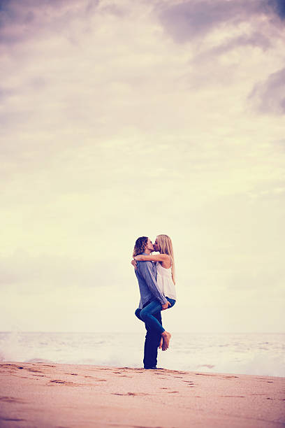 istock Romantic Couple on the Beach 528961007