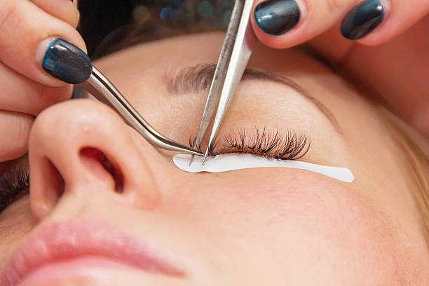 istock eyelash extension process, the beauty industry beauty salons las 528961114