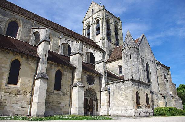 auvers-sur-oise kościół w, francja - romanic zdjęcia i obrazy z banku zdjęć