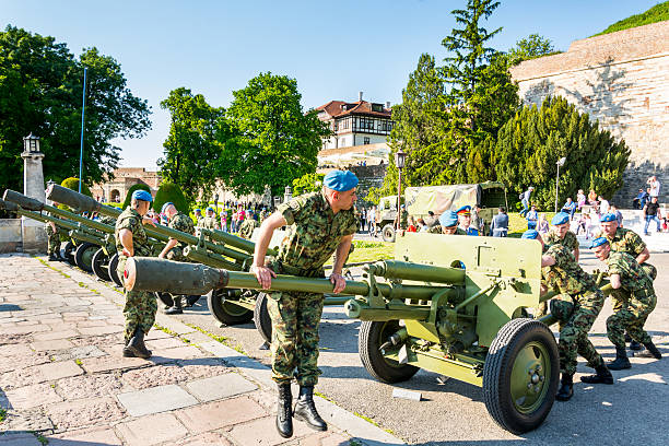 병마용 준비 아틸러리 에 대 한 21-축포 승리에 일 - serbian culture 뉴스 사진 이미지