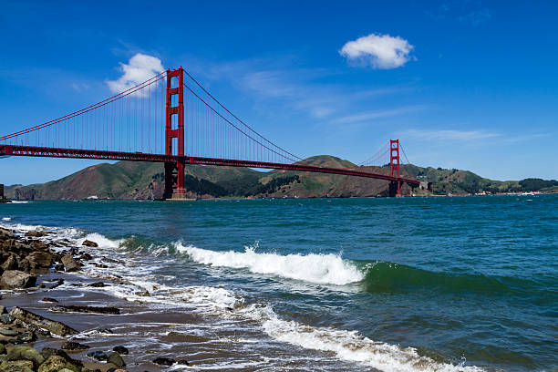 golden tor brücke in san francisco, ca - golden gate bridge bridge weather california stock-fotos und bilder