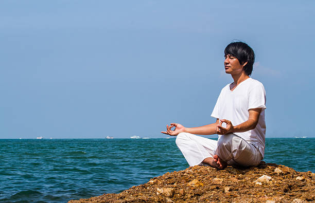 istock Yoga at the sea 528983945