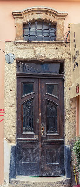 istock old entrance door11 529004373
