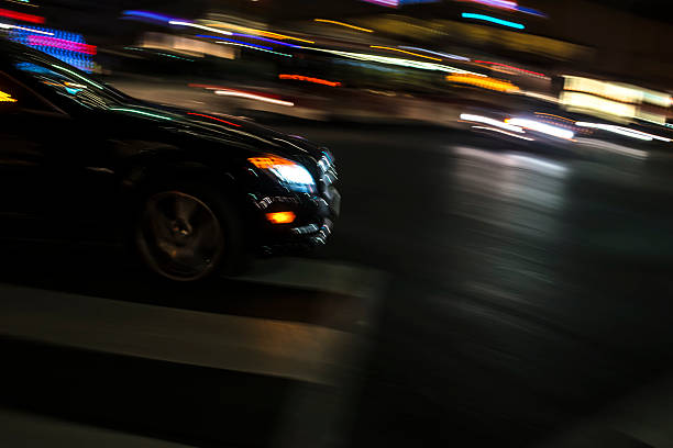 carro na noite - toronto lovelocal ontario canada imagens e fotografias de stock