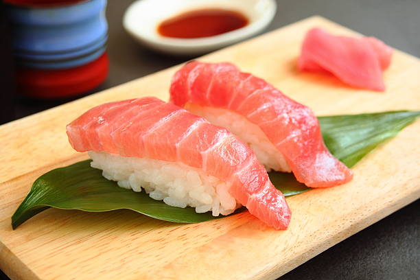 寿司のマグロ - 寿司 ストックフォトと画像