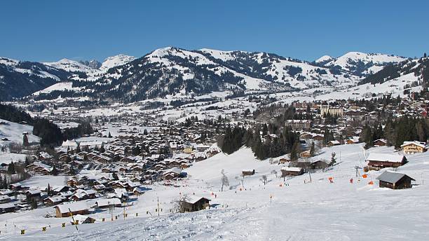 зима в gstaad - bernese oberland gstaad winter snow стоковые фото и изображения